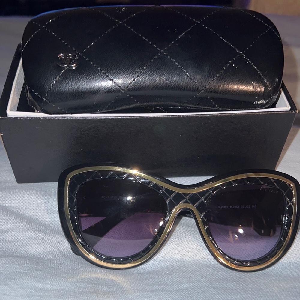 Chanel Sunnies absolutely GORGEOUS PERFECT CONDITION!
